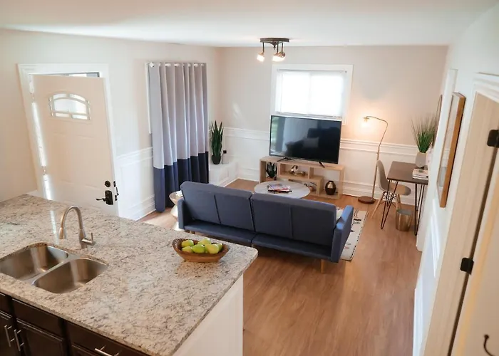 Calm & Well-equipped 2br Chicago - Cozy Apartment Dunning