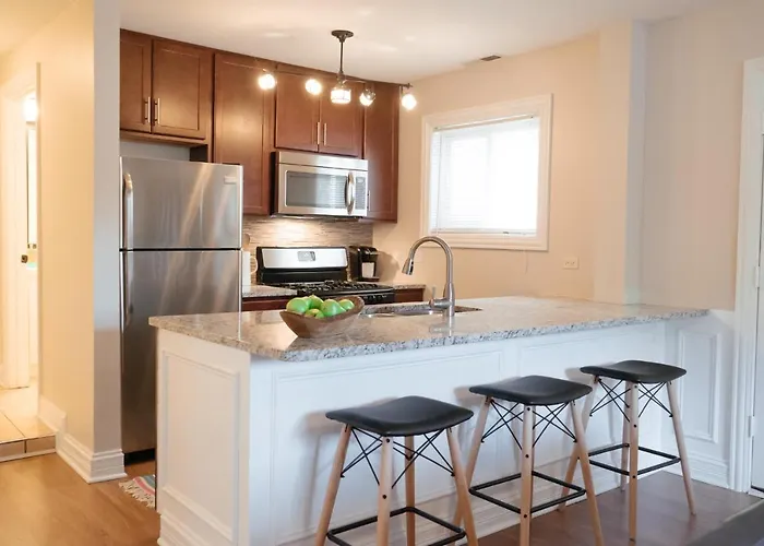 Calm & Well-equipped 2br Chicago - Cozy