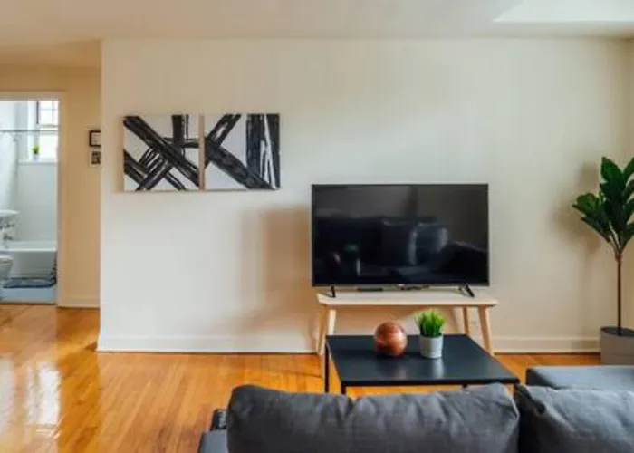 Calm & Well-equipped 2br Chicago - Cozy Apartment *