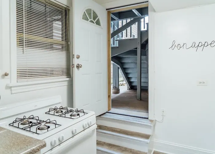 Calm & Well-equipped 2br Chicago - Cozy Dunning