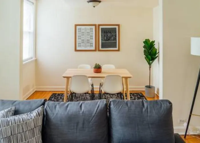 Calm & Well-equipped 2br Chicago - Cozy * Dunning