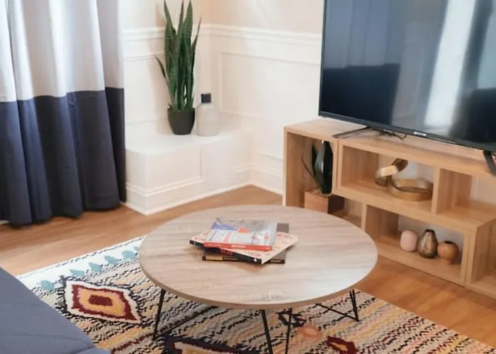 Calm & Well-equipped 2br Chicago - Cozy Apartment Dunning