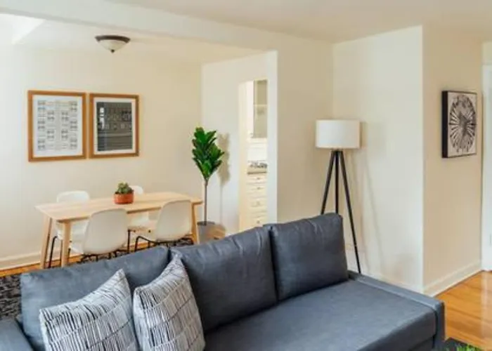 Calm & Well-equipped 2br Chicago - Cozy Apartment