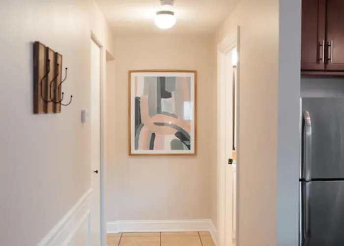 Calm & Well-equipped 2br Chicago - Cozy Apartment Dunning